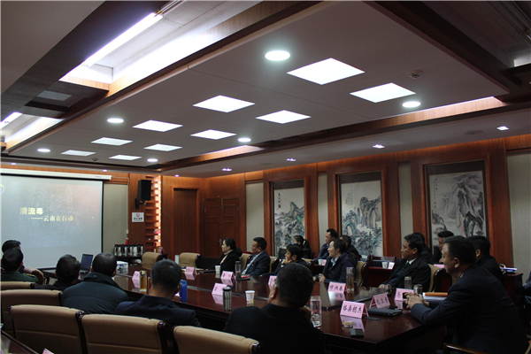 4.迪庆州德钦县委常委班子、县处级以上领导干部集中收看《清流毒-云南在行动》专题片.jpg