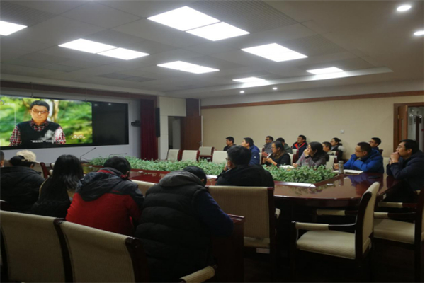 7.州委机要和保密局全体干部职工集中观看《清流毒——云南在行动》系列电视片.jpg