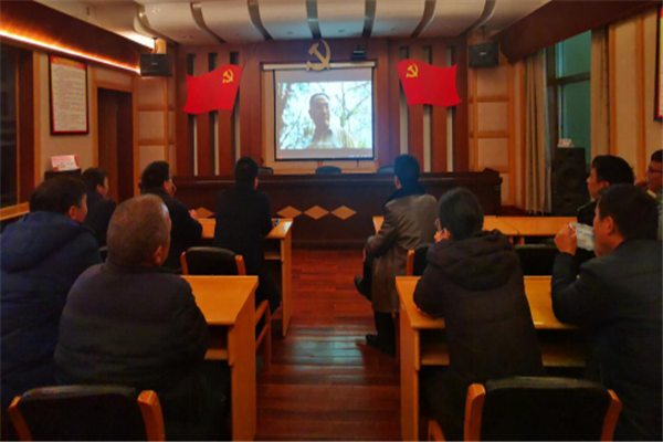 18.州住房和城乡建设局、州住房公积金管理中心领导班子及副科级以上干部职工观看《清流毒——云南在行动》.jpg