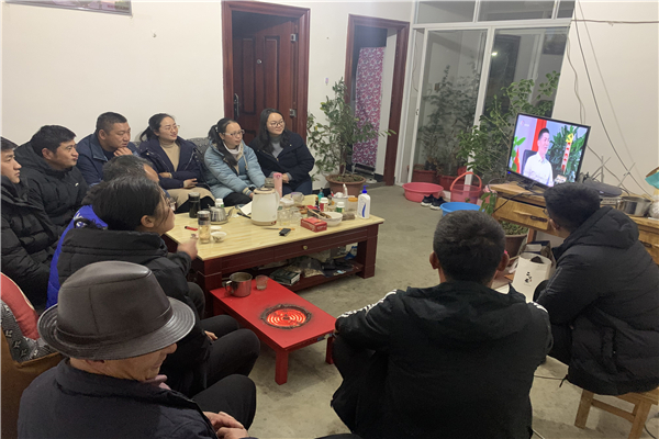 3.维西县攀天阁乡组织基层干部、群众集中观看《清流毒—云南在行动》.jpg