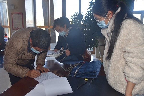 4参会人员现场报到_副本.jpg