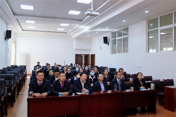 3.德钦县纪委监委干部集中收看.jpg